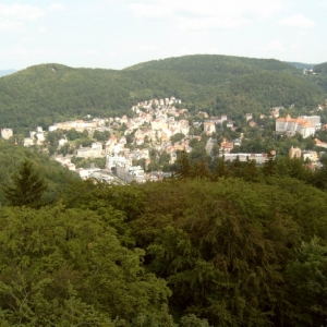 Karlovy Vary, van de berg af gezien