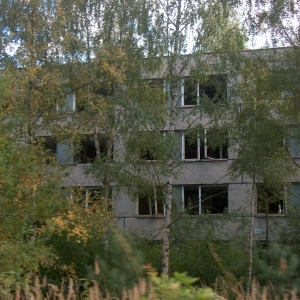 Milovice, leegstaande flat