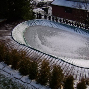 Het zwembad dik in het ijs (oud en nieuw 2007)