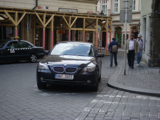 Een schoonheid, BMW met een Tsjechische kenteken