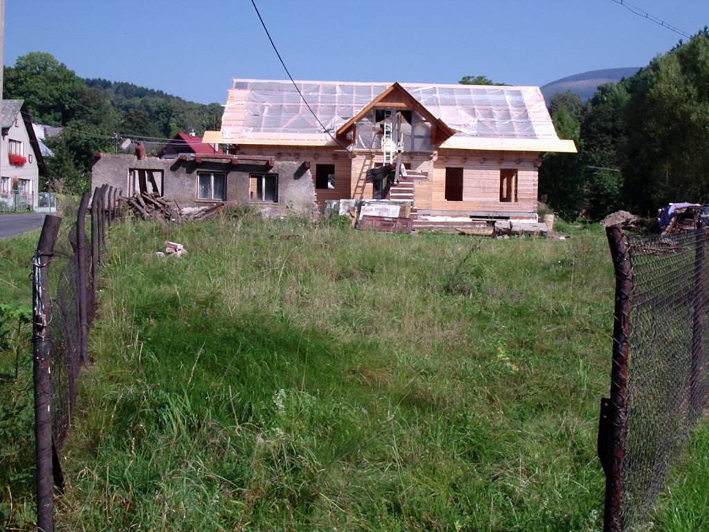 nieuwbouw in Cerny Dul, zomer 2005.