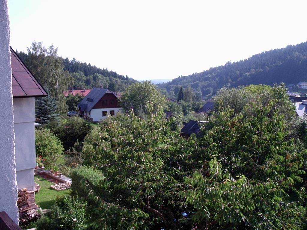 Uitzicht vanaf balcon van Pension "Jaroslava" te Cerny Dul