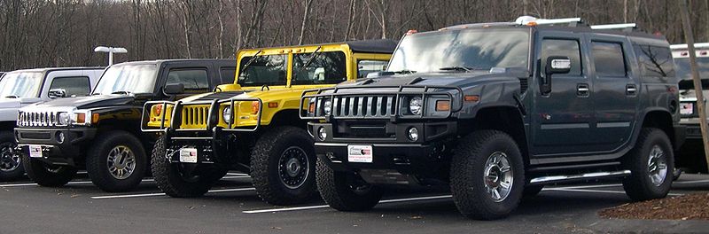 800px-2006_Hummer_H3_H1_and_H2.jpg