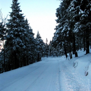 Sneeuwkettingen vereist op weg naar Klinovec