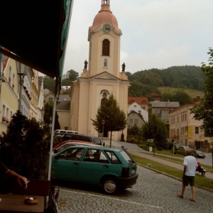 Stramberk, kerk op dorpsplein
