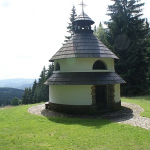 kapel op berg bij janovik
