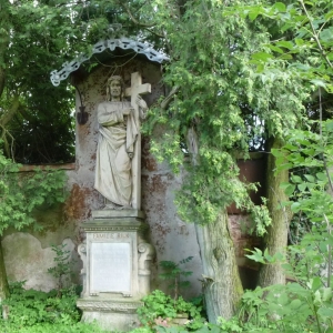 Dolni_lanov kerkhof achter Jacuba kerk