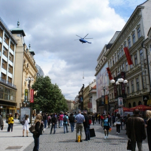politiemanifestatie met Helicopter in Praag