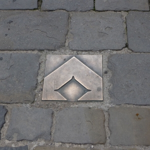 Lopen door Kromeriz via de bronzen tegels