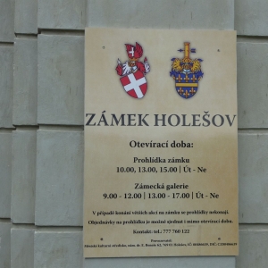 zamek Holesov