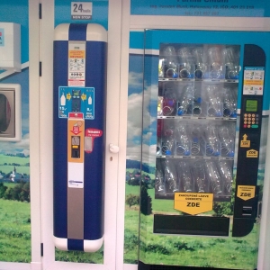 Melk-automaat in Jičín.