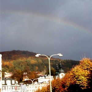Regenboog boven Karlovy Vary