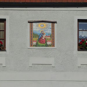 Český Krumlov: Maria tussen twee ramen
