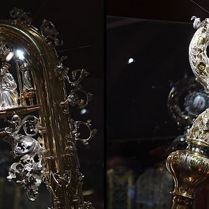 Praag-Strahov: twee prachtig versierde stafkrullen