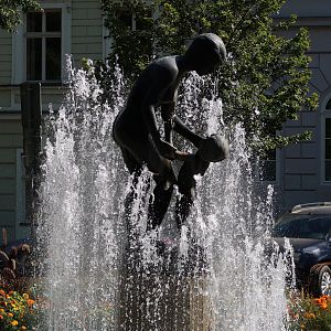 Plzeň: fontein "moeder en kind" in Kopeckého sady