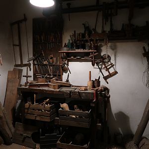 Chrudim: werkplaats van de poppenmaker in het marionetten museum