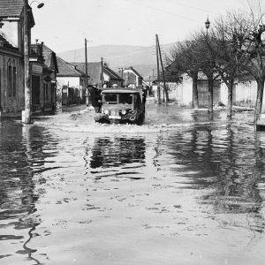 Hoog water bij Praag - foto: Anefo, 13 maart 1947