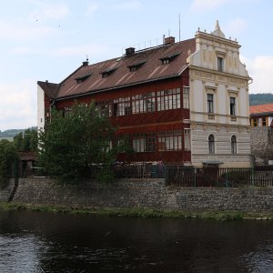 08 Susice - zomaar een huisje langs de Otava