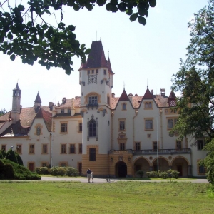 kasteel in Zinkovy bij Nepomuk