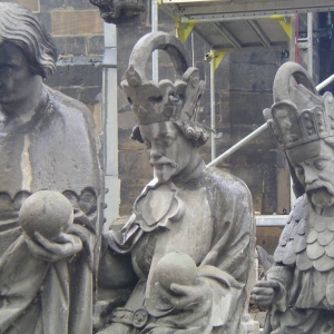 Vernieuwing van de beelden op de Karelsbrug.