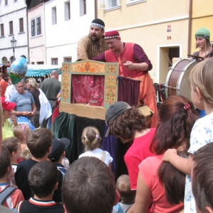 Ustek - wandelende poppenkast