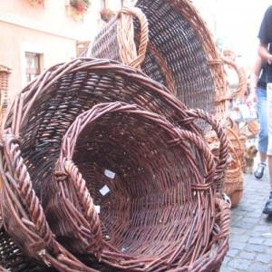 Mandenvlechters in Ustek