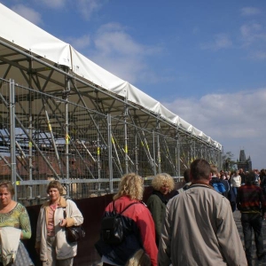 Nog een foto van het opknappen van de Karelsbrug.