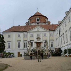 Het binnenplein van kasteel Vranov