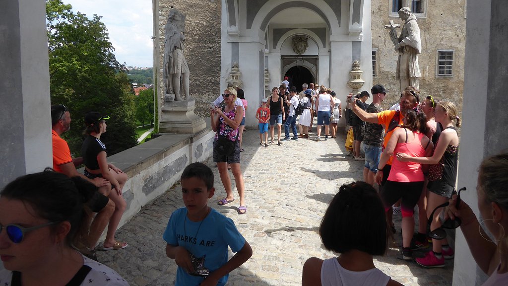 Český Krumlov : selfies maken op de kasteelbrug