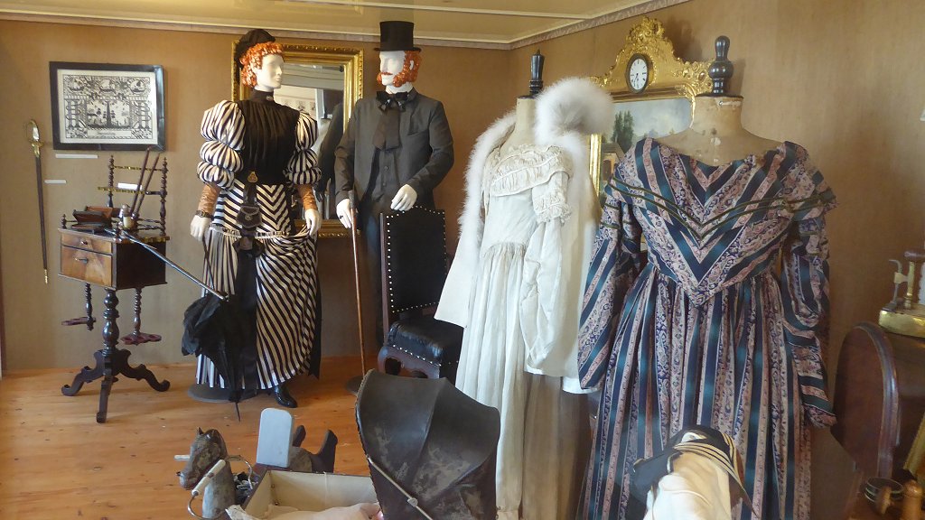 Brno: Hrad Špilberk museum kleding uit de vorige eeuw