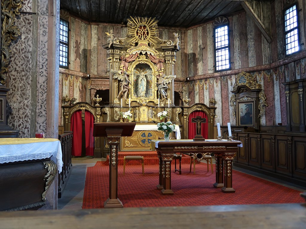 Broumov: houten kerk "Maria onder de Linden" -  interieur