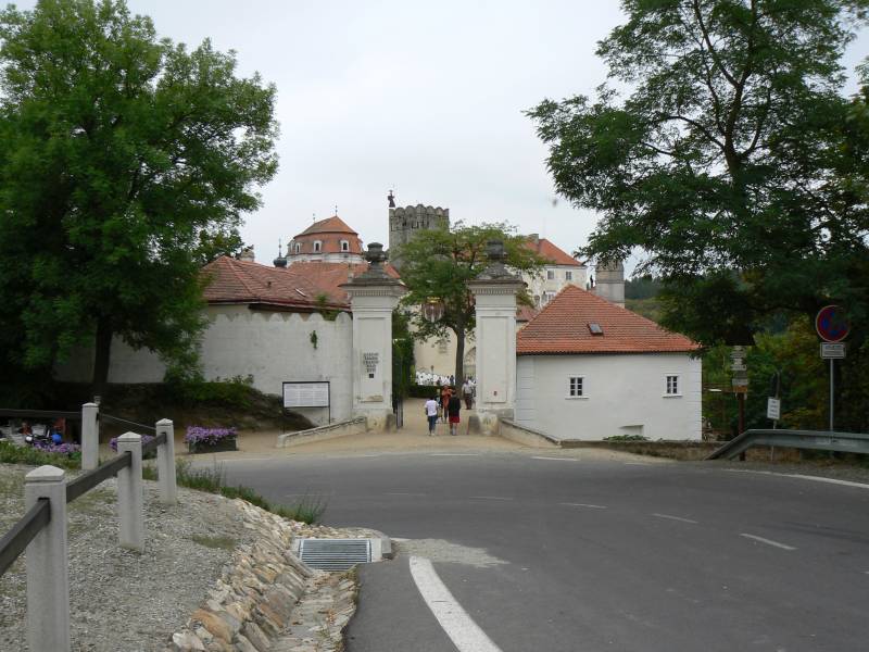 De toegangspoort van kasteel Vranov