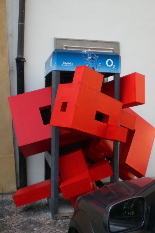 Expostie van telefoocellenkunst.