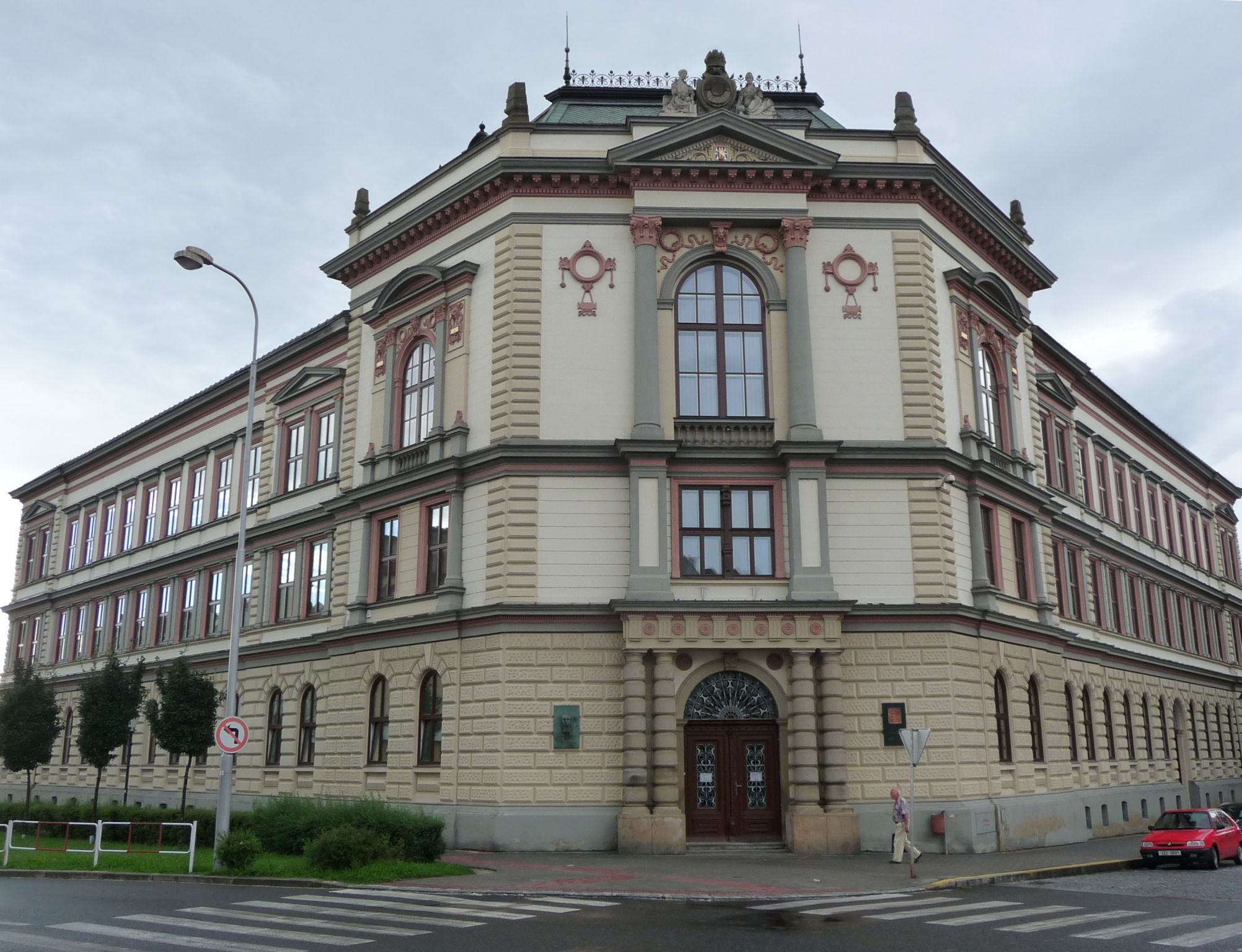Gymnázium Kromìøíž &#8206;