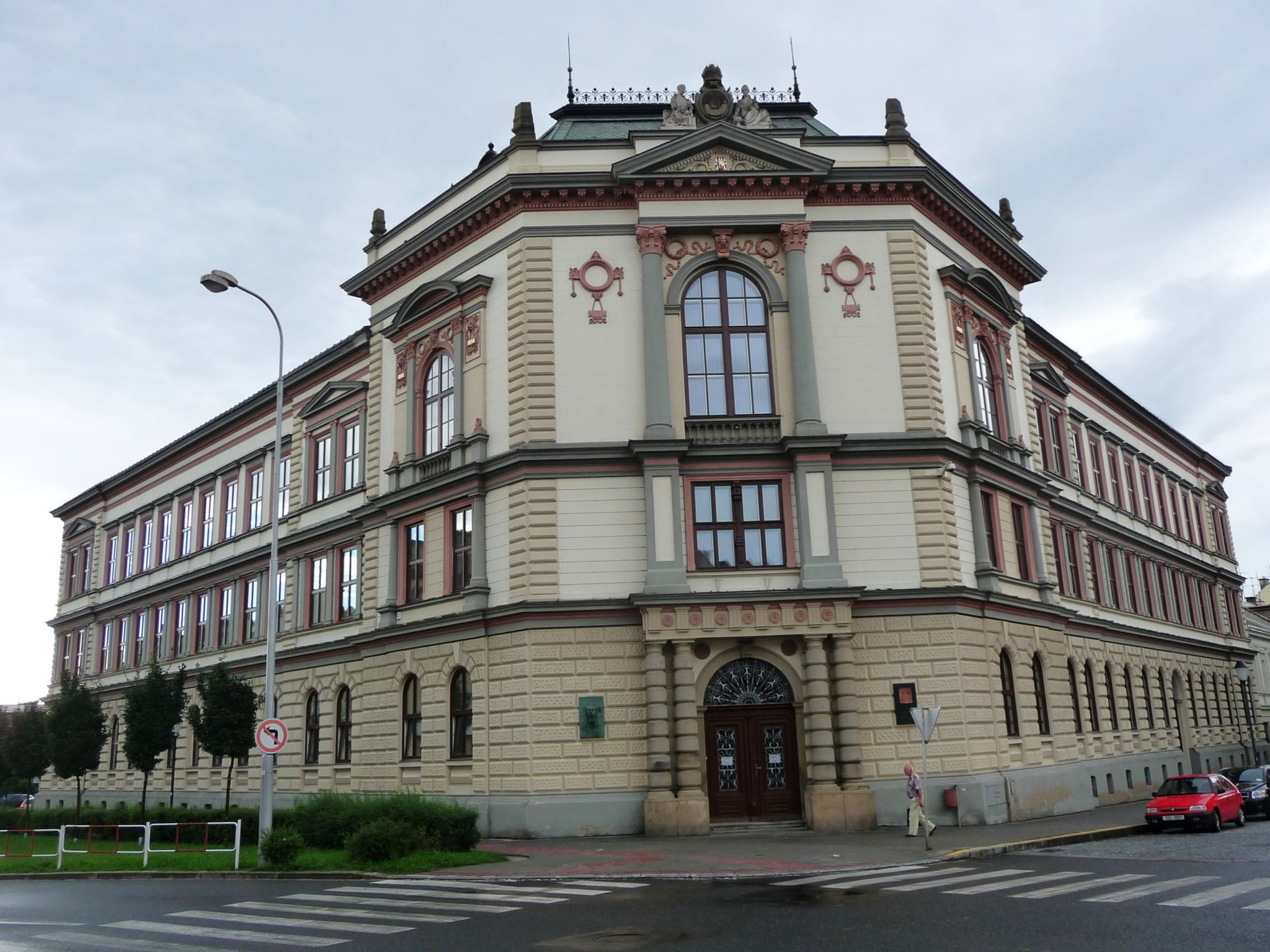 Gymnázium Kromìøíž