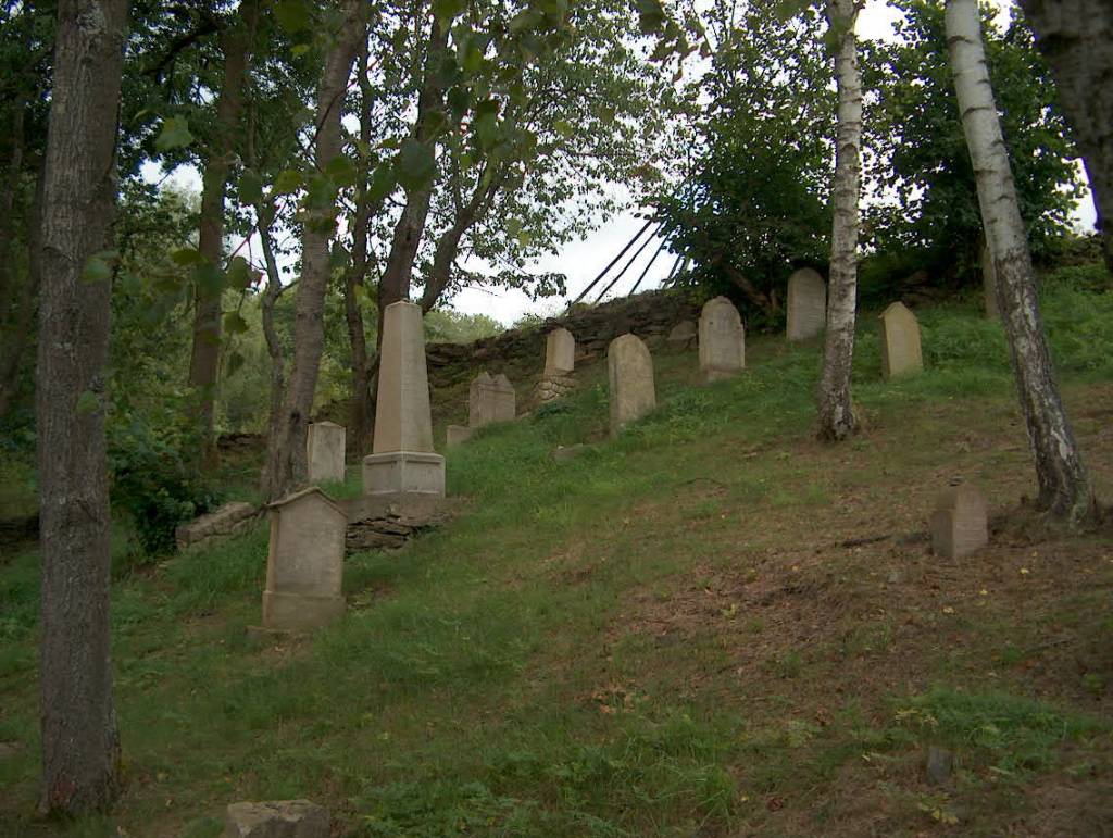 Joods kerkhof midden in de bossen