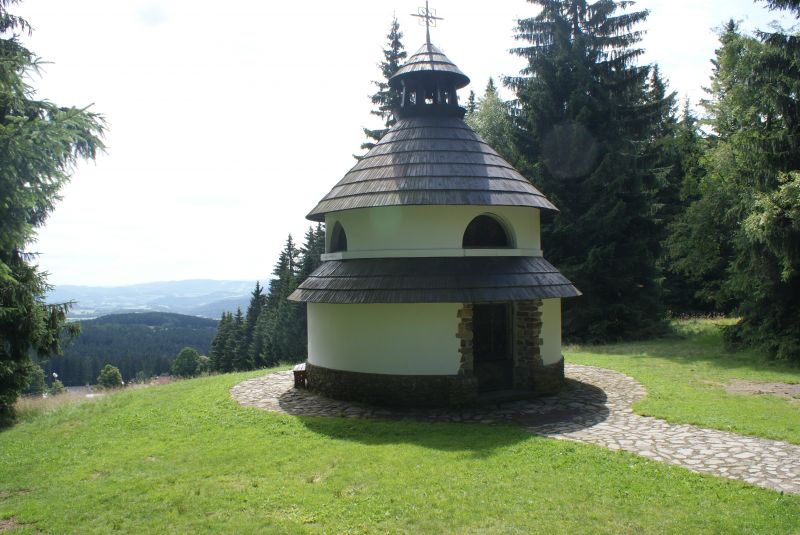 kapel op berg bij janovik