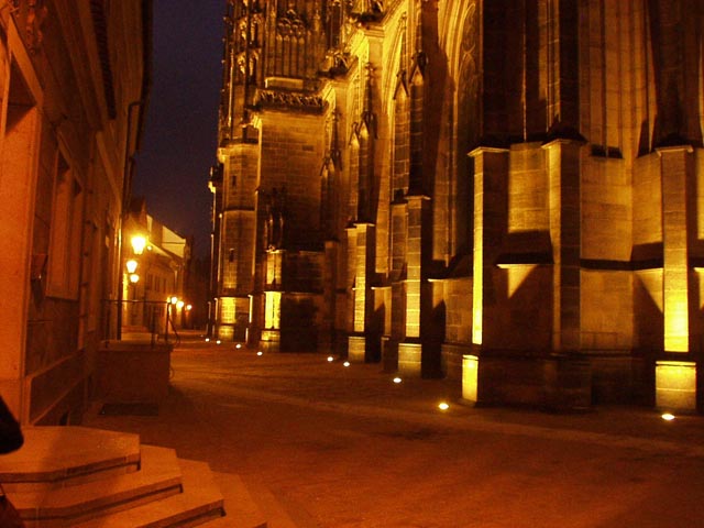 kathedraal St. Vitus bij nacht