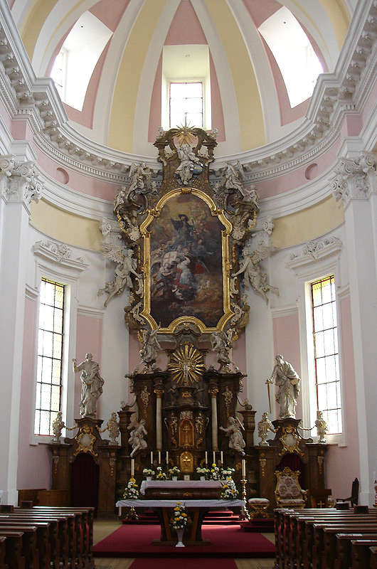 Kerkinterieur in Jicin