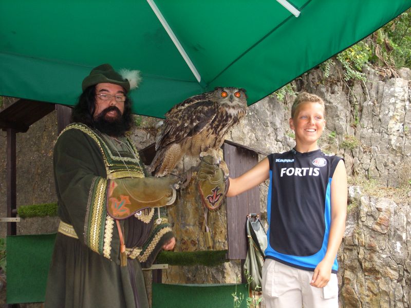 kleinzoon dion   met een oehoe(grootste in de soort)