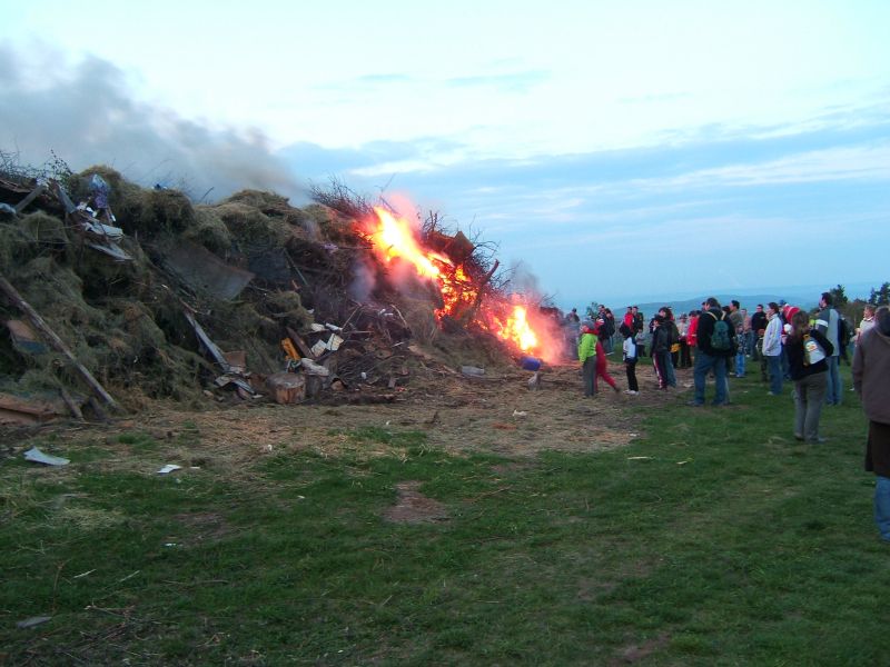 Kutna Hora, heksenverbranding 2008: De vlam erin, eindelijk!
