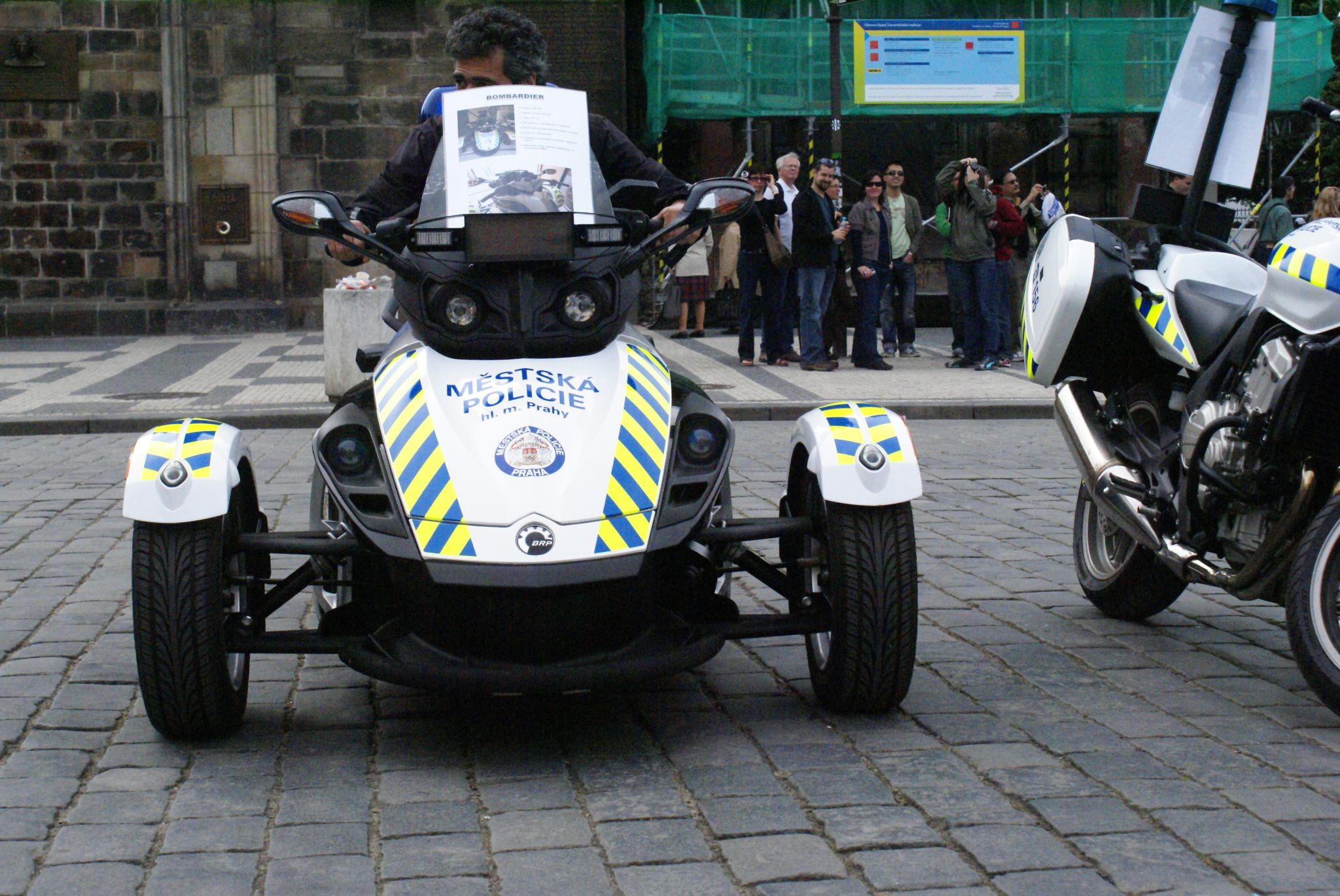 nieuw politie voertuig in Praag