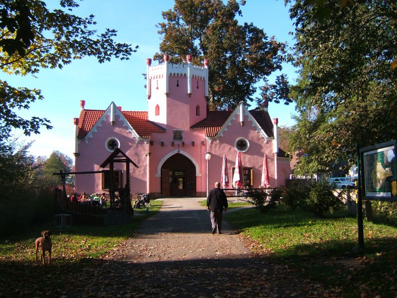 Restaurant aan de rand van park in Vlasim