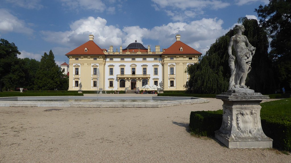 Slavkov kasteel: achterzijde