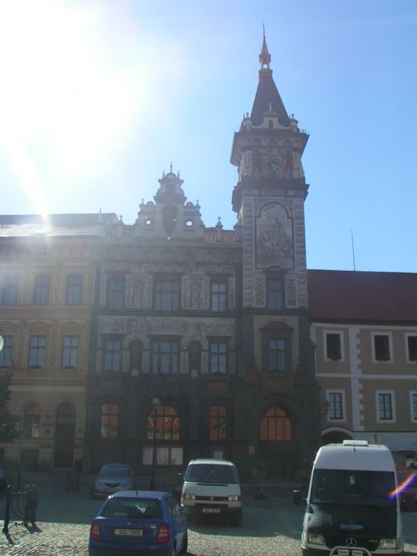 Stadhuis op het plein in het centrum van Prachatice
