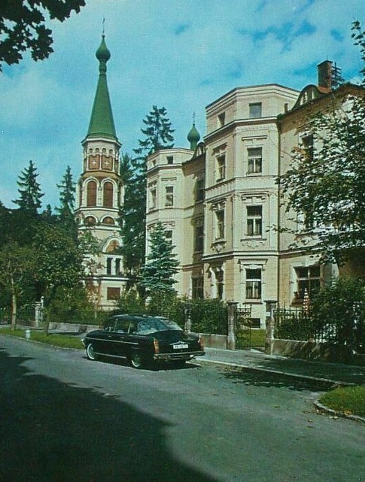 Tatra 603 voor de Russische Kerk