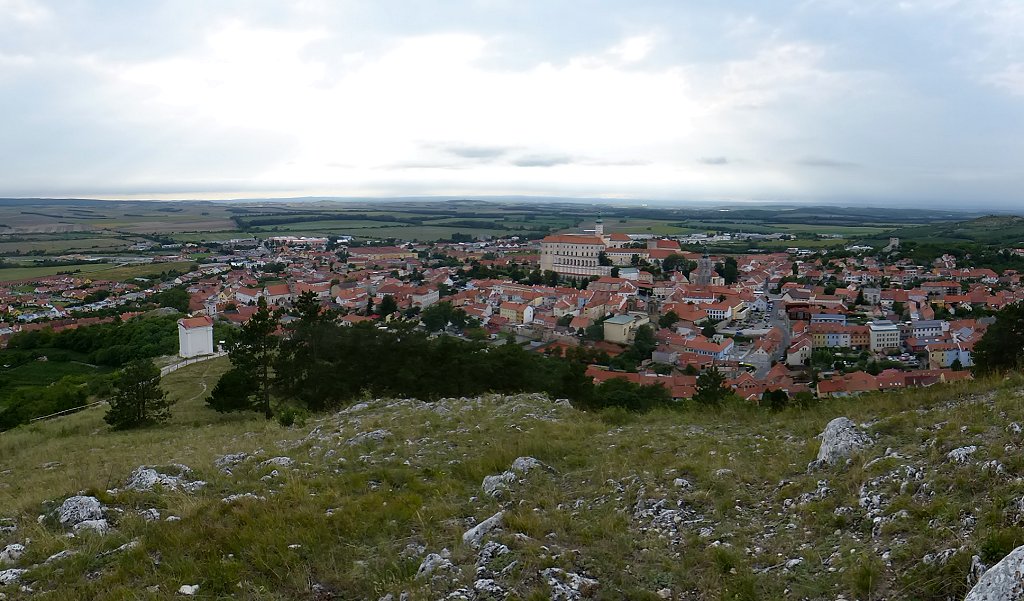 Uitzicht over Mikulov vanaf Svatý kopeček