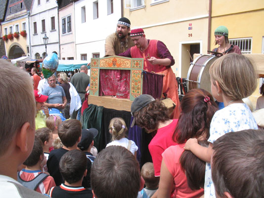 Ustek - wandelende poppenkast