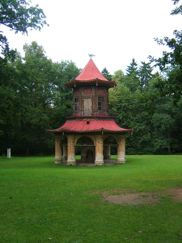 Vlašim, stadspark, Chinese toren langs natuurleerpad