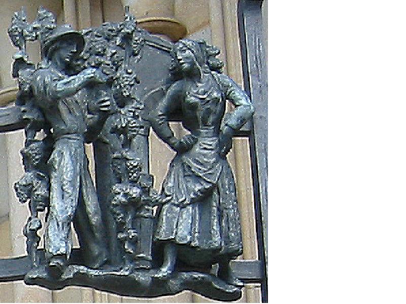 vrouw op het hekwerk van St.Vitus Praag